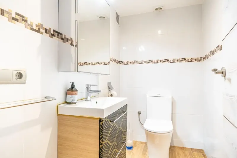 Village house of approximately 240 m² built, distributed over two floors, fully renovated and ready to move into. Located — photo 11