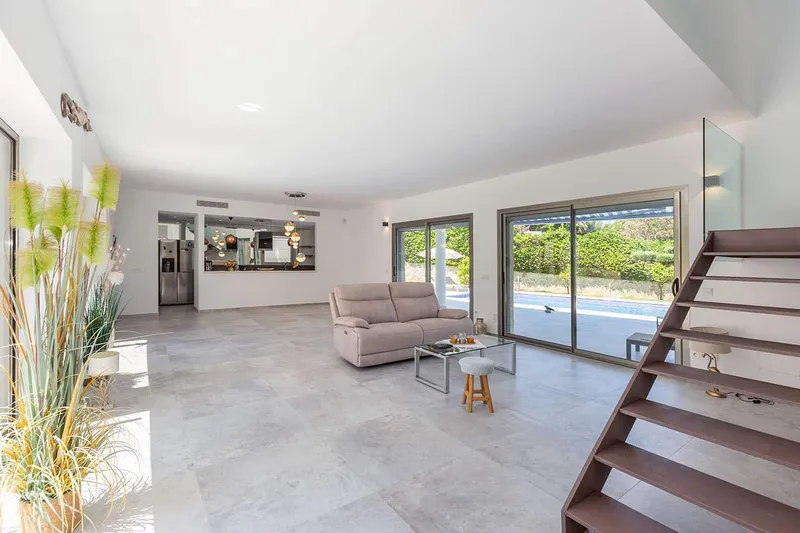 Elegant family villa in exclusive residential location near the center — photo 5