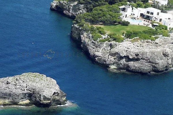 Mediterranean first line villa in Cala d'Or on its peninsula with direct access to the sea — photo 2
