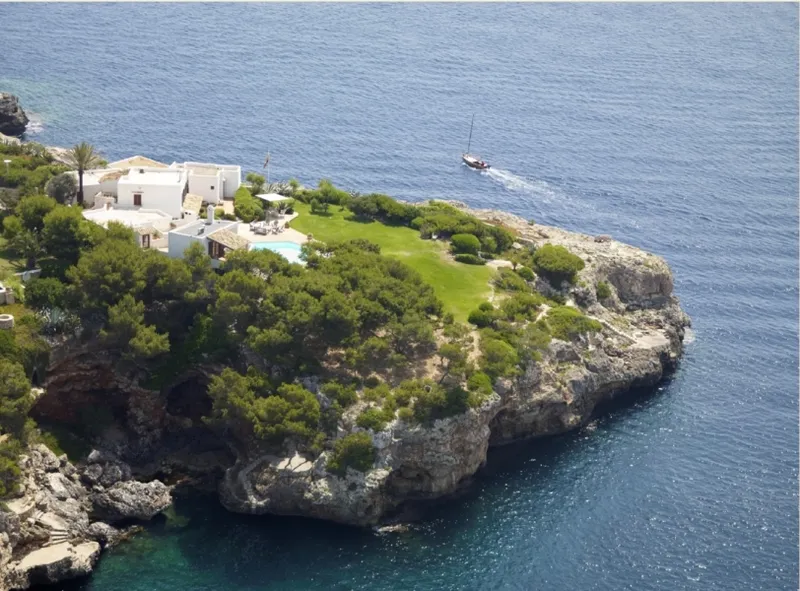 Private Mallorca Clifftop & First-Line Villa with Direct Sea Access | Generational Opportunity — photo 1
