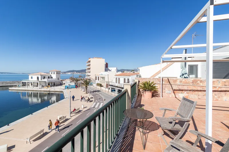 Unique First Line Duplex Property with Amazing Views and Huge Rooftop Terrace — photo 10