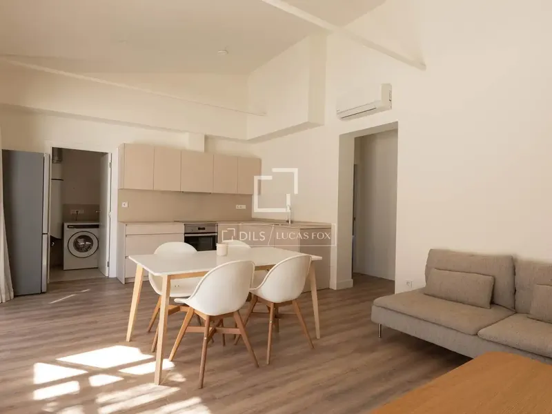 Located in one of the most dynamic and central areas of Palma, on Calle Aragó, this fully renovated residential building offers a — photo 1