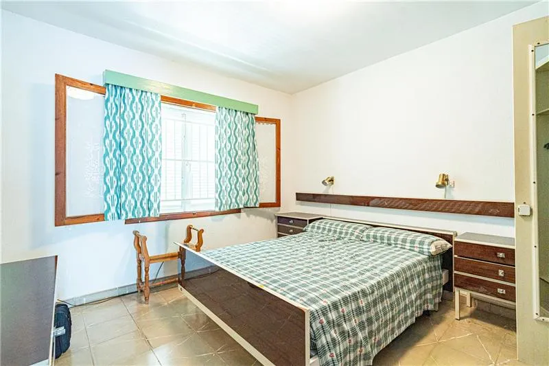 Detached house with swimming pool on an approximately 1,200 m² plot, just 5 minutes from the town and the sea. — photo 12