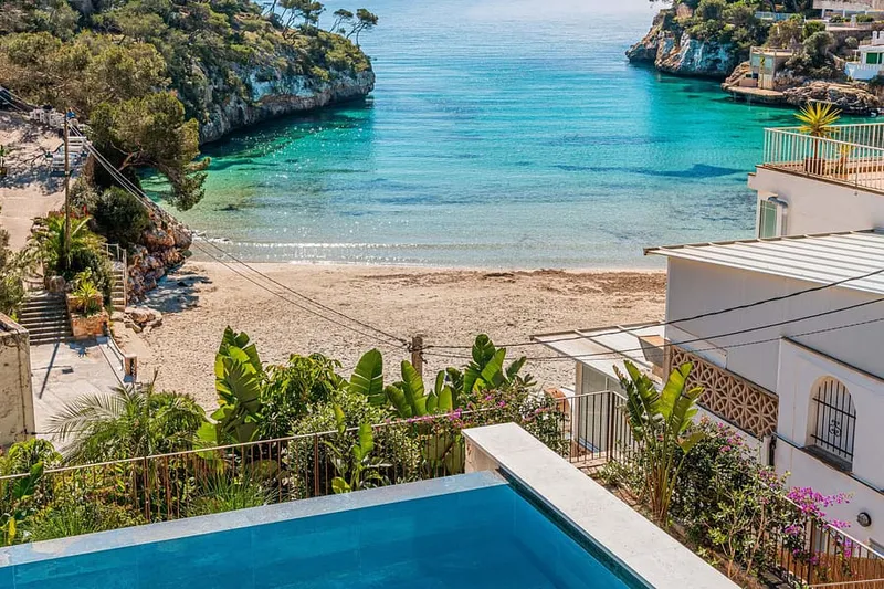 Exclusive new-build villa right on the beach at Cala Santanyi — photo 7