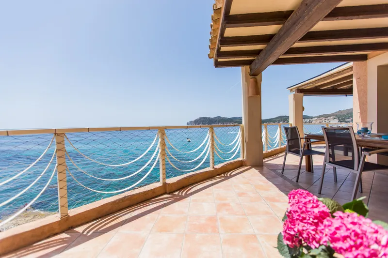 Mediterranean frontline: serenity and endless views — photo 8