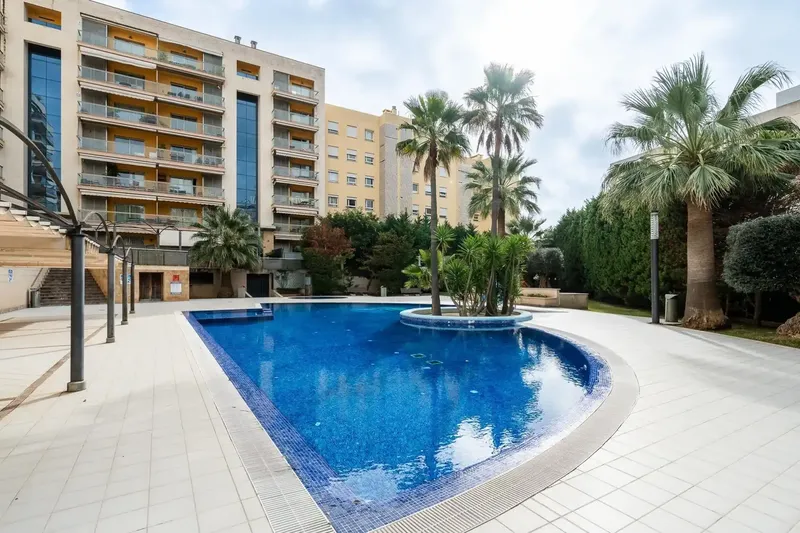 Discover this impressive penthouse located in the coveted area of Son Espanyolet, just 10 minutes from the sea and with unparalleled views — photo 1