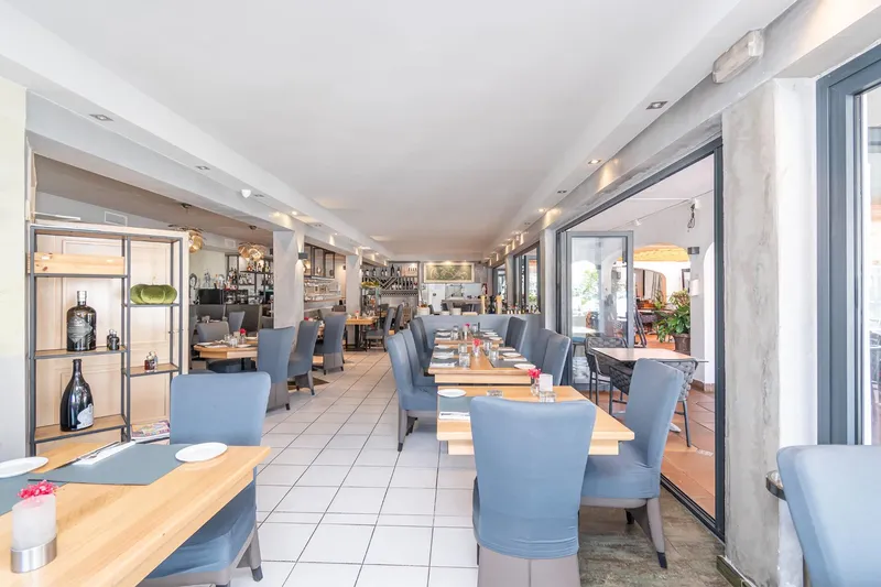 Restaurant for transfer near the beach — photo 6