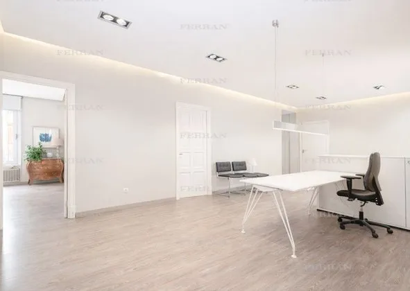 Flat / apartment in Plaza del Rei Joan Carles I, Sant Jaume, Palma de Mallorca — photo 2