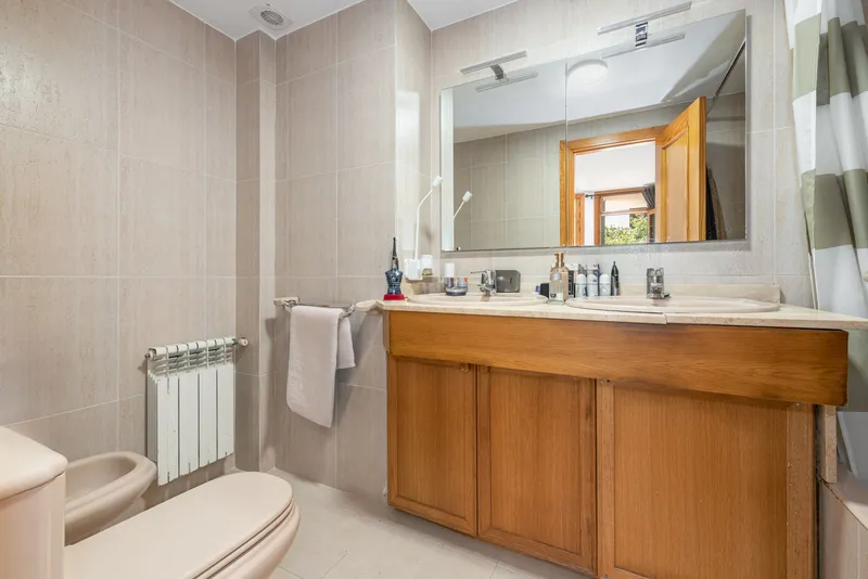Spacious 3-bedroom apartment with lift in Puerto Pollença's main square — photo 7