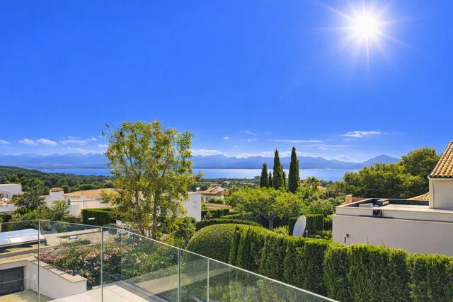 Stylish coastal villa with sea views for sale in Bonaire, North Mallorca — photo 10