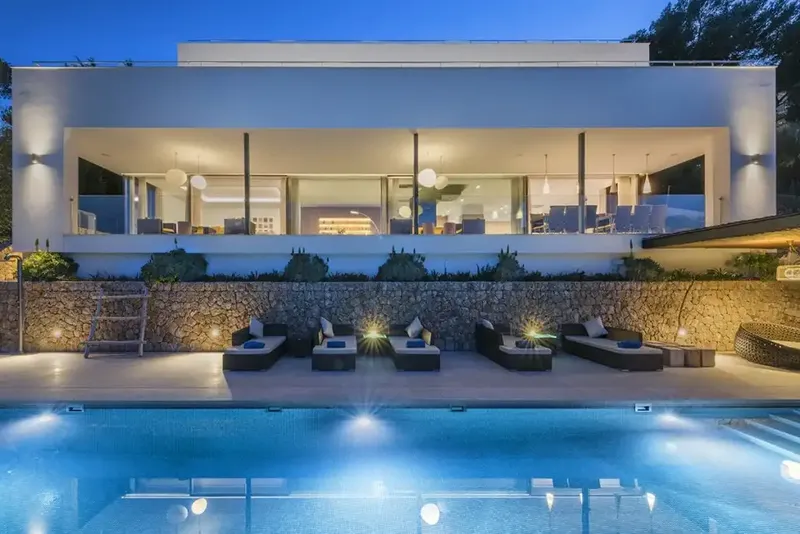 Exceptional 5-bedroom villa for sale in Puerto Pollensa — photo 1