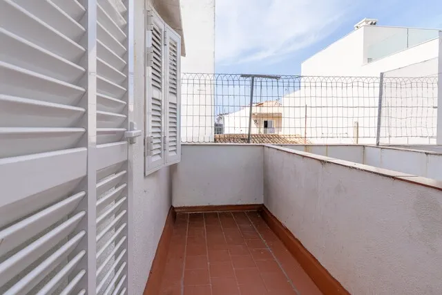 Beachfront apartment with sea views for sale in Puerto Pollensa, North Mallorca — photo 12