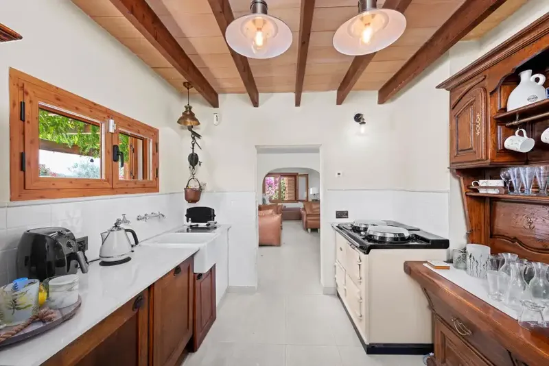 Located on a large plot within walking distance of the vibrant restaurants, boutiques and the nautical club of Port Andratx, this property — photo 9