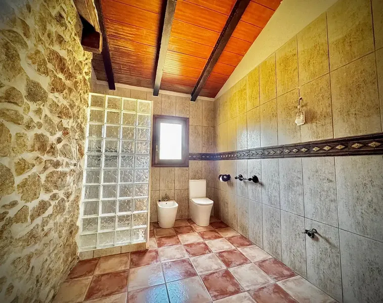 In the peaceful and exclusive setting of Sa Figuera Blanca, within the municipality of Búger, this magnificent rustic estate is located — photo 12