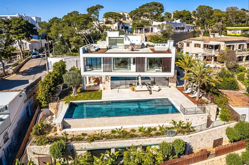 Exclusive new-build villa right on the beach at Cala Santanyi — photo 6