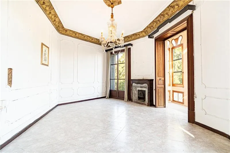 Listed property dating from 1920 next to Plaza España — photo 4