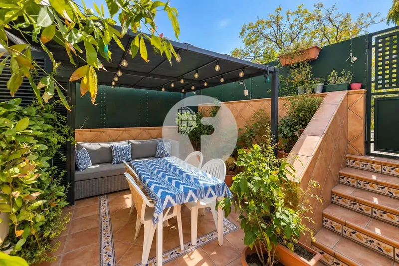 La Vileta | 4 dormitorios · 215 m² · Garaje privado de 72 m² — photo 2