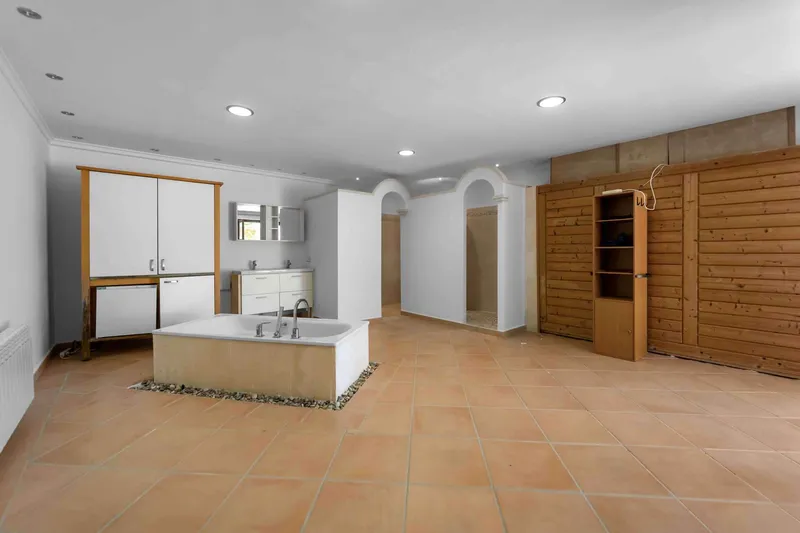 15,326 m² finca with 8 rooms, pool and sea view for sale — photo 11