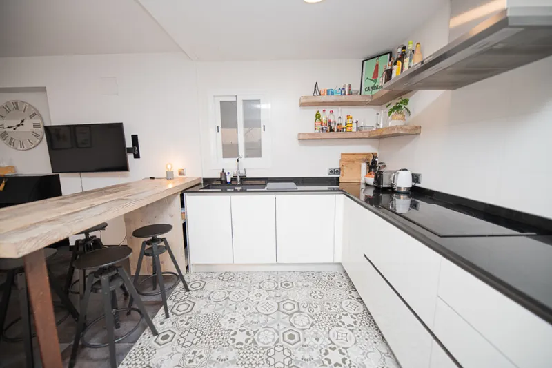 Lovely Three Bedroom Apartment with Large Terrace near Plaza Mercat - Temporary or Long Term Contract — photo 6