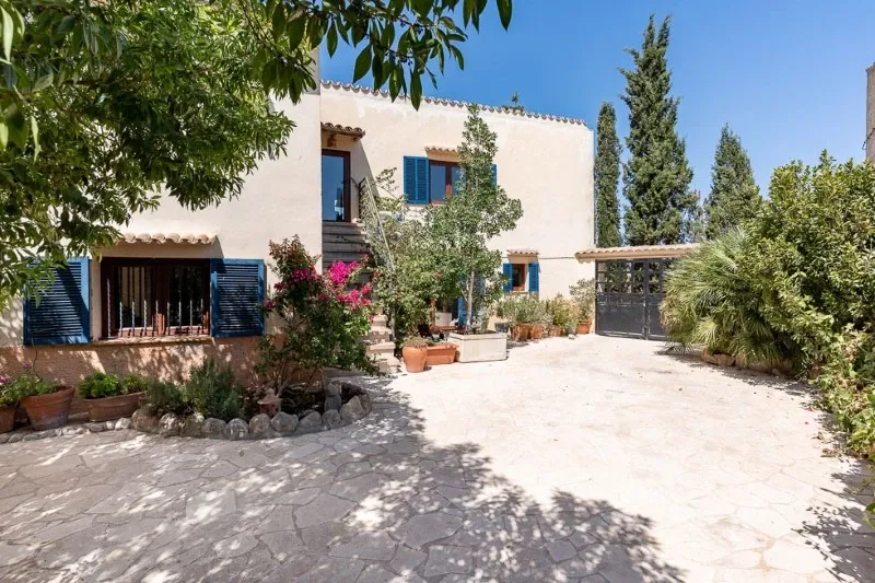 Country house for sale in Sencelles: Stone finca with guest house in a very quiet area — photo 1