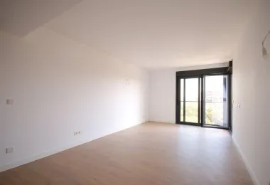 3-bedroom flat with pool — photo 3