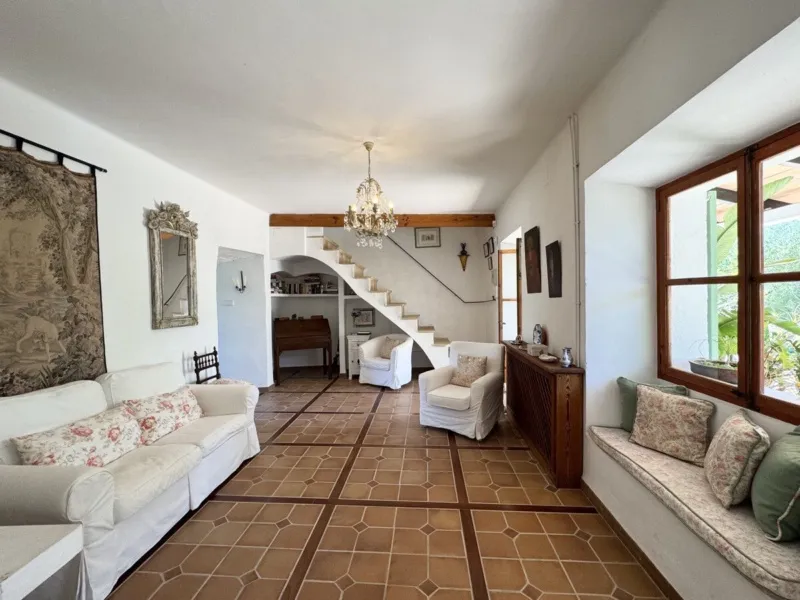 Charming 3-Bedroom Finca in the Picturesque Village of S'Arraco - S'Arraco - 3 Bedrooms, 180 m² — photo 7