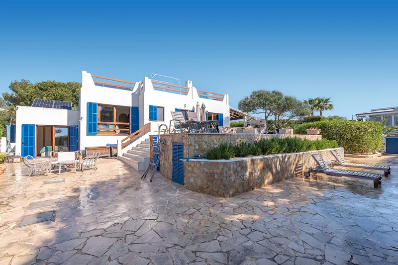 Traumvilla mit Pool in erster Meereslinie in Cala Llombards — photo 3