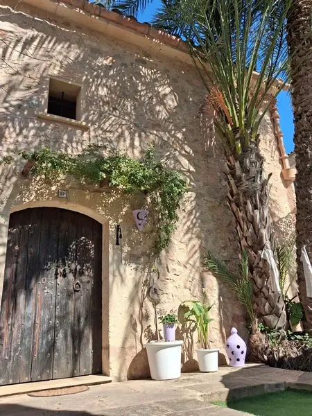 Located in the picturesque and charming village of Vilafranca de Bonany, this rustic house invites you to enjoy a home with authentic — photo 2