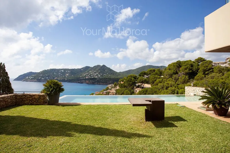 Impressive luxury villa with spectacular sea views — photo 11