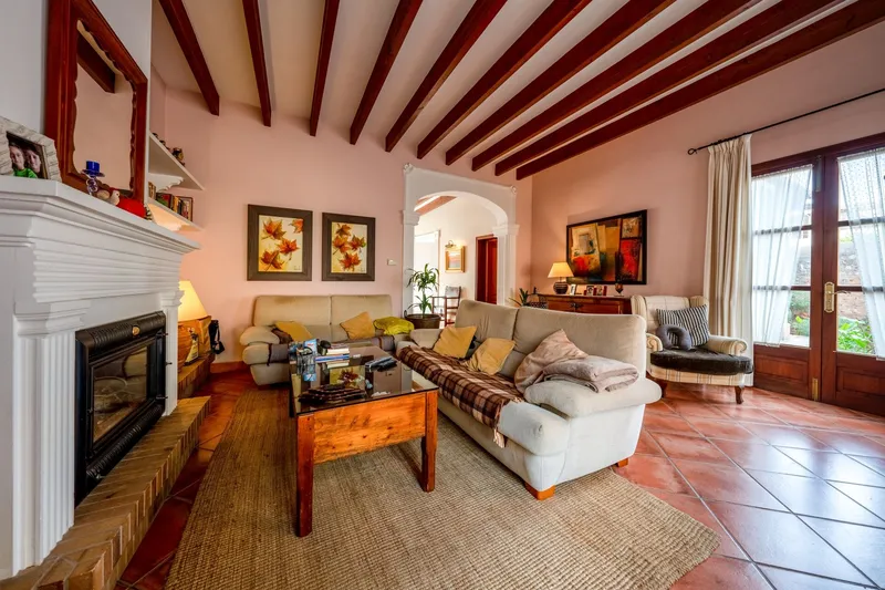 Charming Mallorcan townhouse with patio and garden in Campos — photo 7