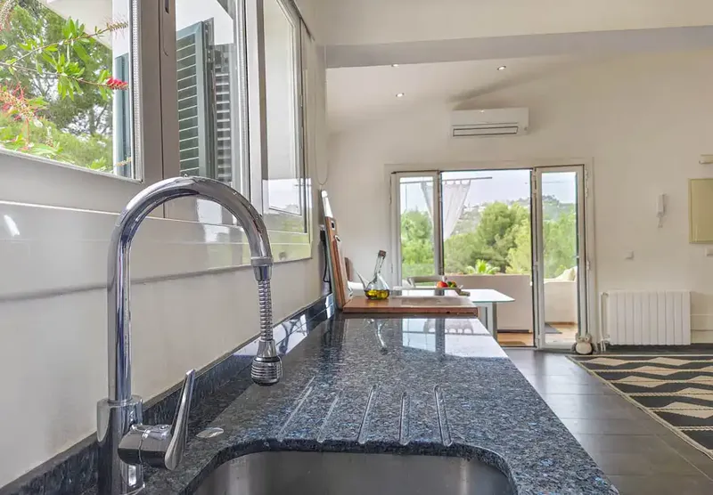 Welcome to this charming Mediterranean villa, located in the quiet residential area of Costa de la Calma in Mallorca. Completely renovated — photo 7