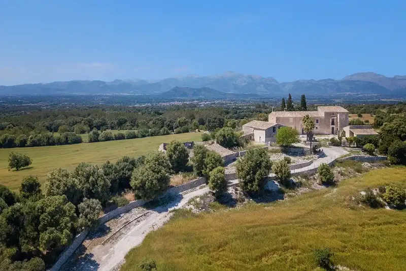 This ancient and majestic estate is located in the center of the tranquil and idyllic countryside of Mallorca, situated on an immense plot of 415.0 — photo 10