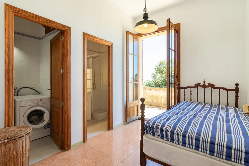 Fantastic Five-Bedroom House with Stunning Views in Genova - TEMPORARY CONTRACT, MINIMUM 6 MONTHS — photo 9