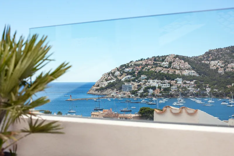 Stylishly renovated terraced house with dreamy harbour views — photo 12