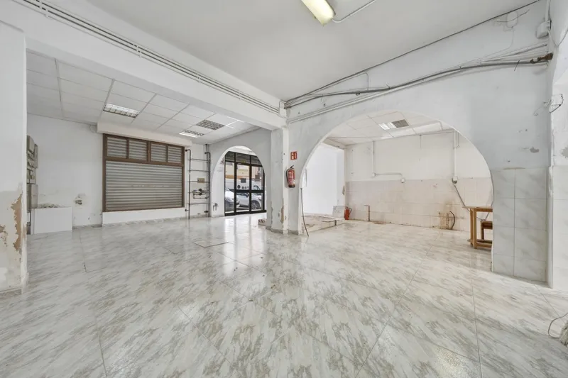 Commercial premises with large frontage, patio and multiple possibilities in Palma — photo 5
