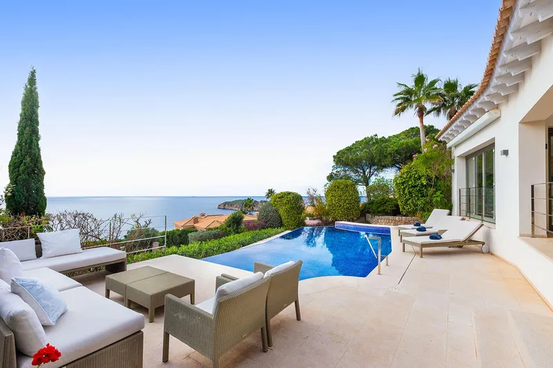 Luxury villa in an elevated hillside location with dream views — photo 1