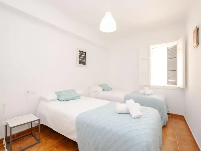 Se vende una casa de pueblo con ETV para 6 huespedes. La casa ha sido renovada hace 6 años y ofrece 2 plantas con 2 dormitorios y 2 bañis en — photo 2