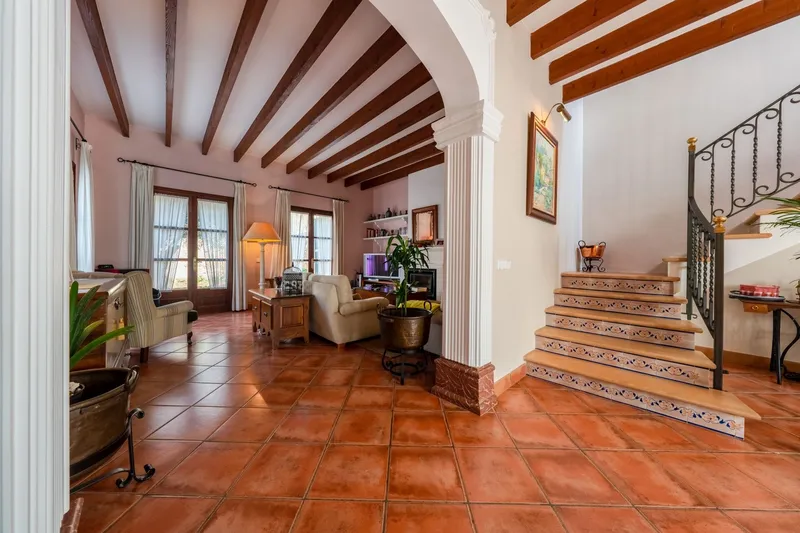 Charming Mallorcan townhouse with patio and garden in Campos — photo 3