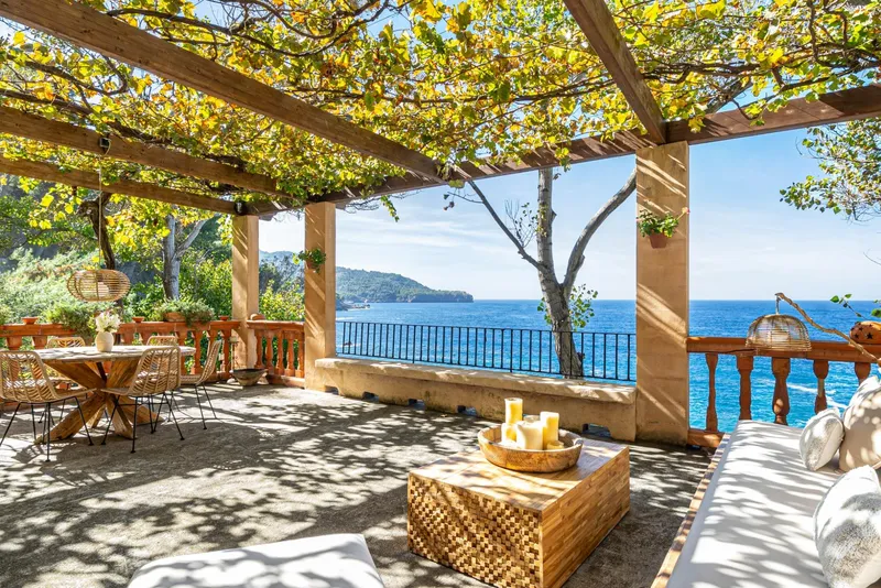 Mallorcan finca with private access to the sea and vacation license in the idyllic Alconàs — photo 1