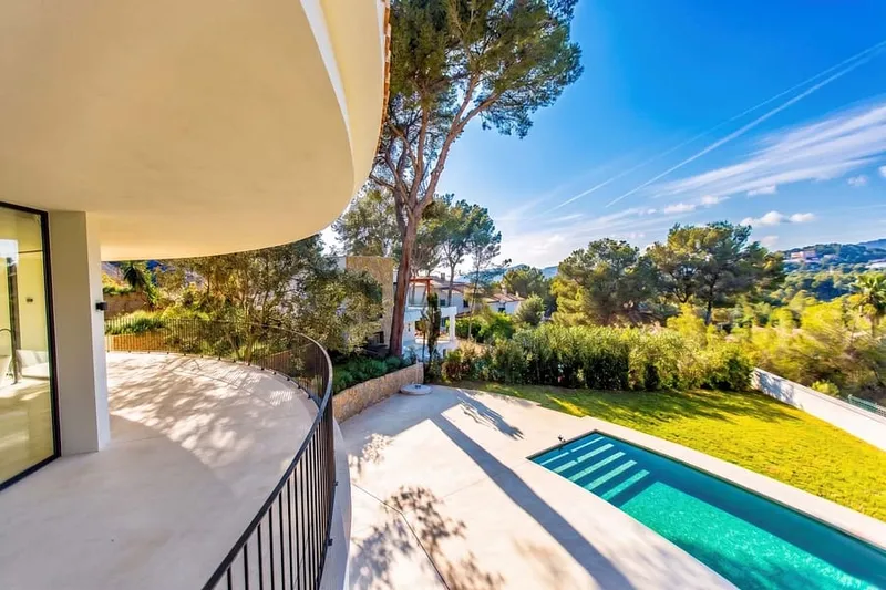 Renovated villa with partial sea views in Santa Ponsa — photo 4