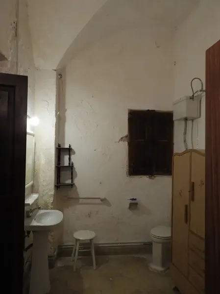 Three-storey Mallorcan manor house on a corner in Felanitx. It has several living rooms, 8 bedrooms, 2 bathrooms, kitchen. — photo 12