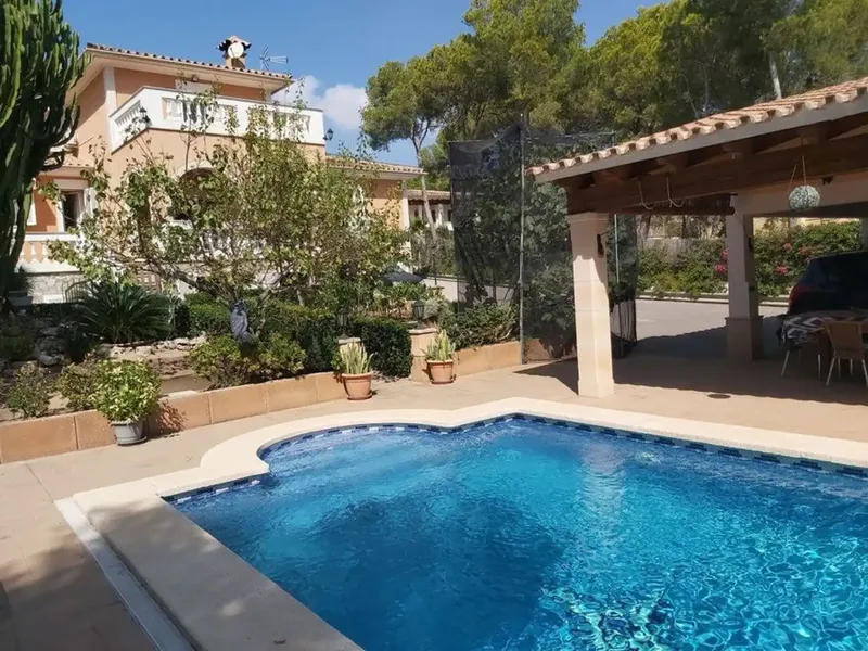 In the municipality of Calvià in Santa Ponça we find a plot of more than 1000 m2 with a Mediterranean-style construction of 247 m2, near — photo 6