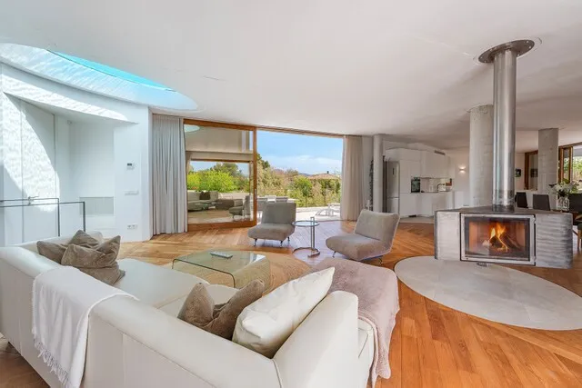 Contemporary villa for sale by the beach in Puerto Pollensa, North Mallorca — photo 3
