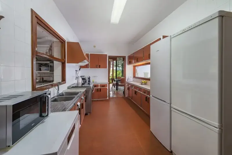 This unique and magical frontline villa in the prestigious Bonaire area of Alcudia is an extraordinary opportunity. — photo 11