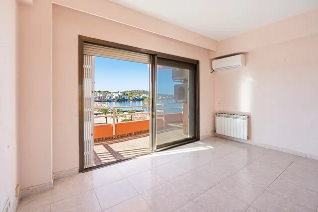 Frontline penthouse to renovate for sale in Santa Ponsa, Southwest Mallorca — photo 11