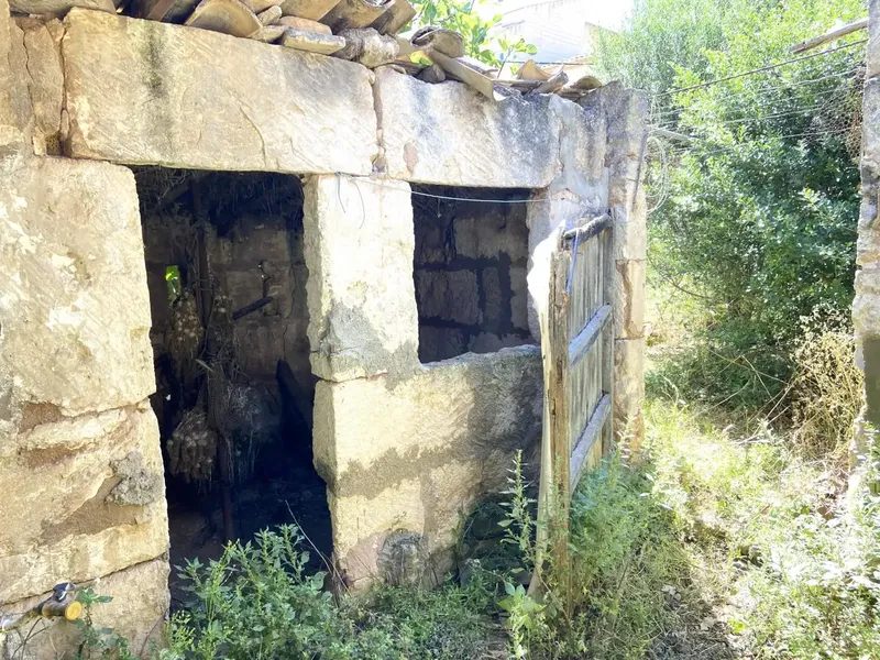 Unique opportunity in the center of Muro: Urban plot with building to renovate — photo 1