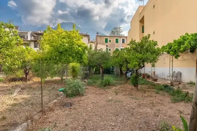 Impressive modernist style house in Sóller dating from 1899 offering generous spaces with modernist architectural elements. — photo 2