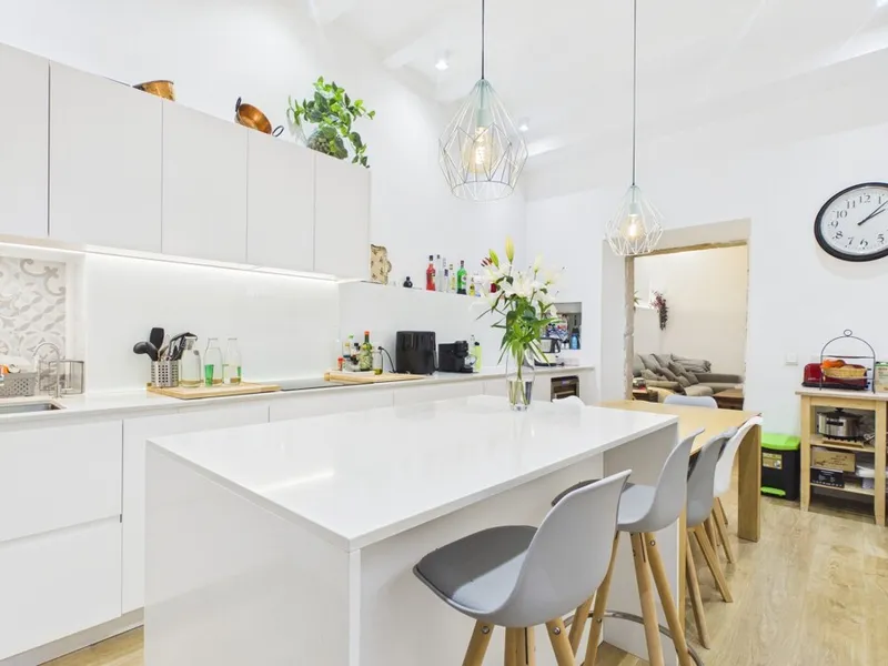 Modern and Unique Three-Bedroom Apartment in a Refurbished Palace near Born and Jaime III — photo 1