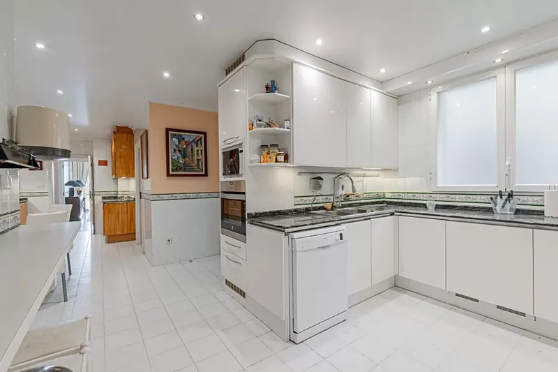 5-bedroom flat in Palma with terrace and cathedral views — photo 7