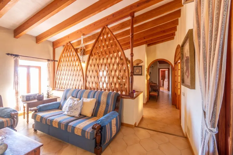 Large 3,500m² plot with dwelling, warehouse and great potential — photo 2
